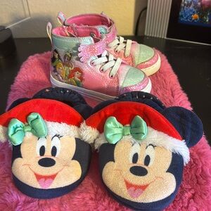 Disney size 8 toddler Minnie mouse with a Christmas hat, slippers, and light up
